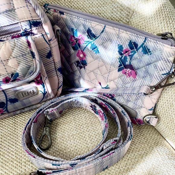 SOLD:🎀 Lug Switch Crossbody Bag Floral 🎀 - Picture 3 of 8